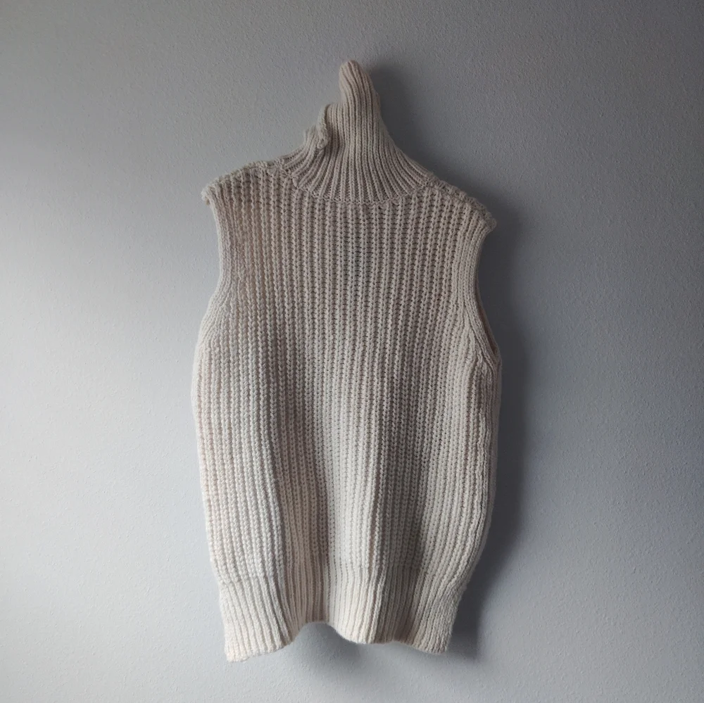 H&M Cream Sleeveless Turtleneck Sweater